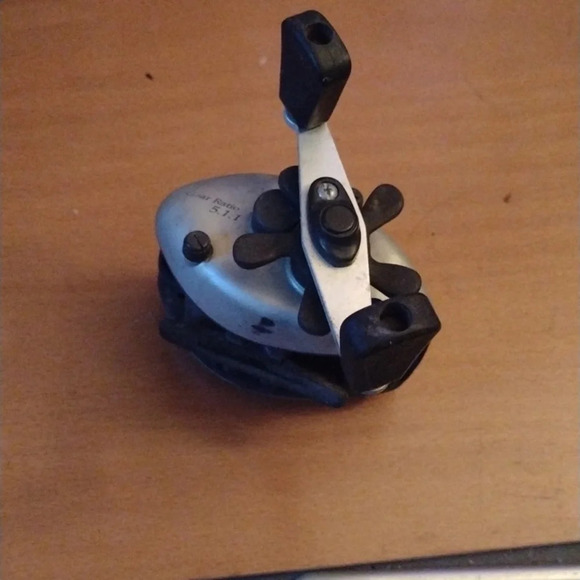 Fishing Reel 🎣 - Picture 2 of 2